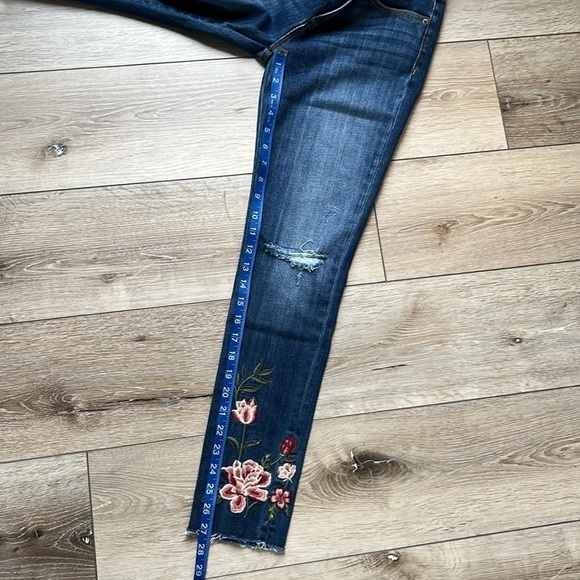 DRIFTWOOD Jackie Skinny Jeans Embroidered Floral Pink with Distressed Hems Knees - Picture 9 of 11